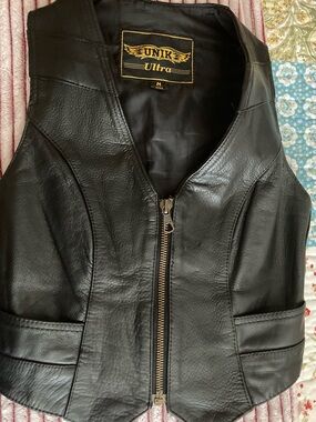 Unik Black Leather Women's Zip Front Vest